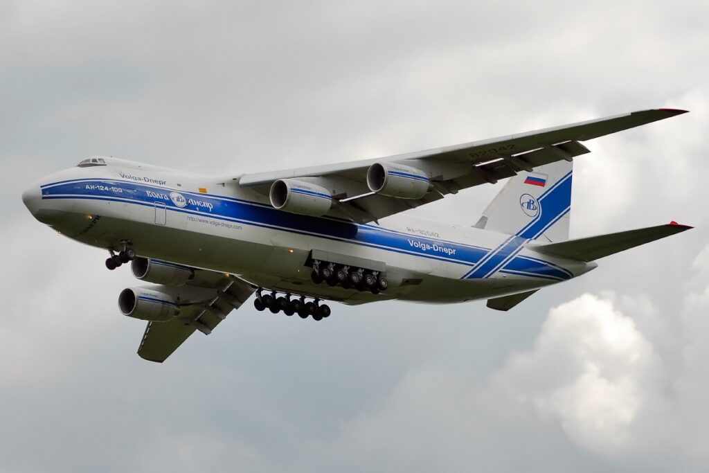 Antonov An-124 